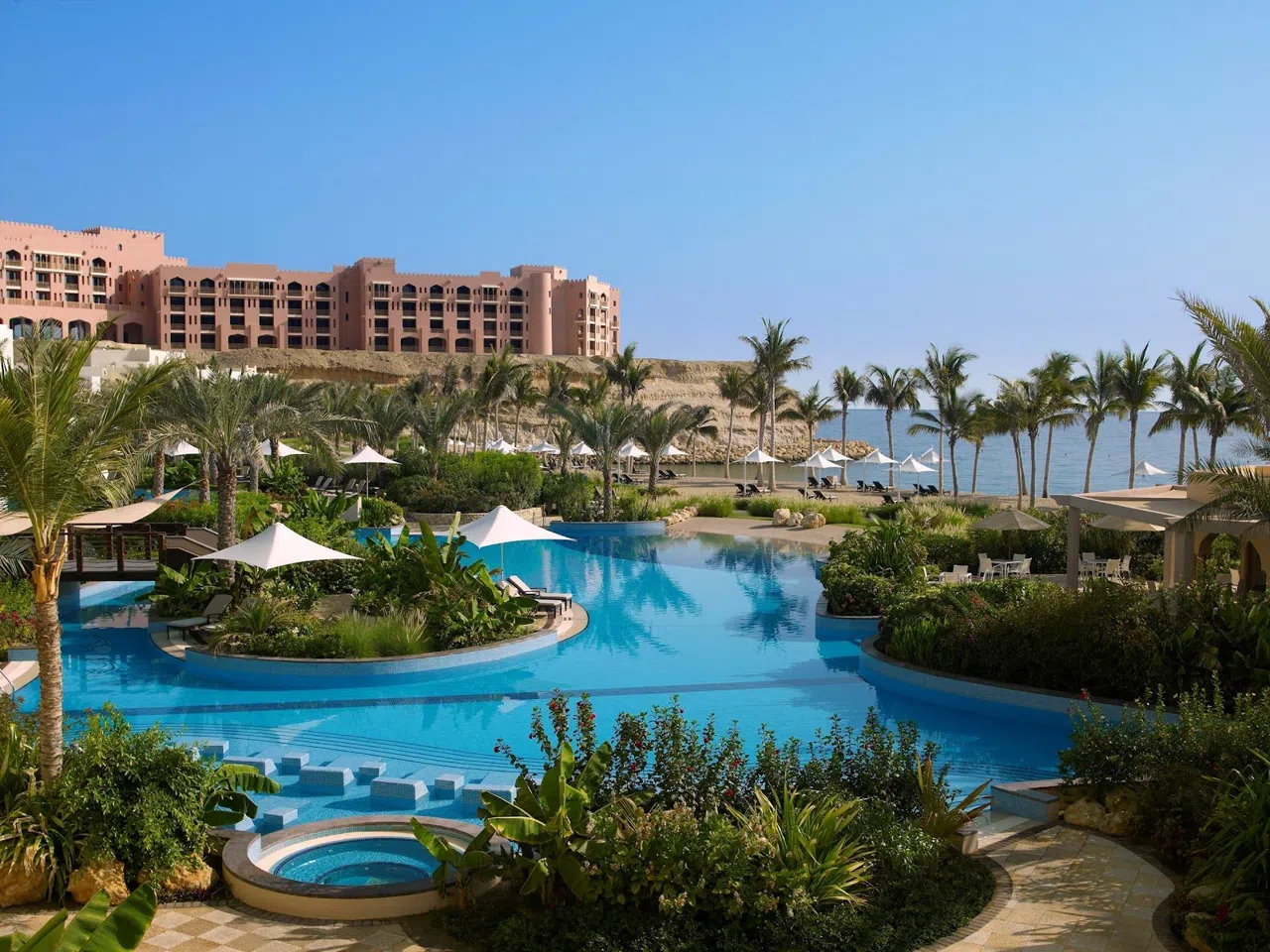 Where to Eat and Walk in Muscat After the Ramadan Cannon