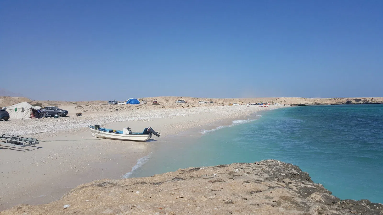 Fins Beach (White Beach), Muscat